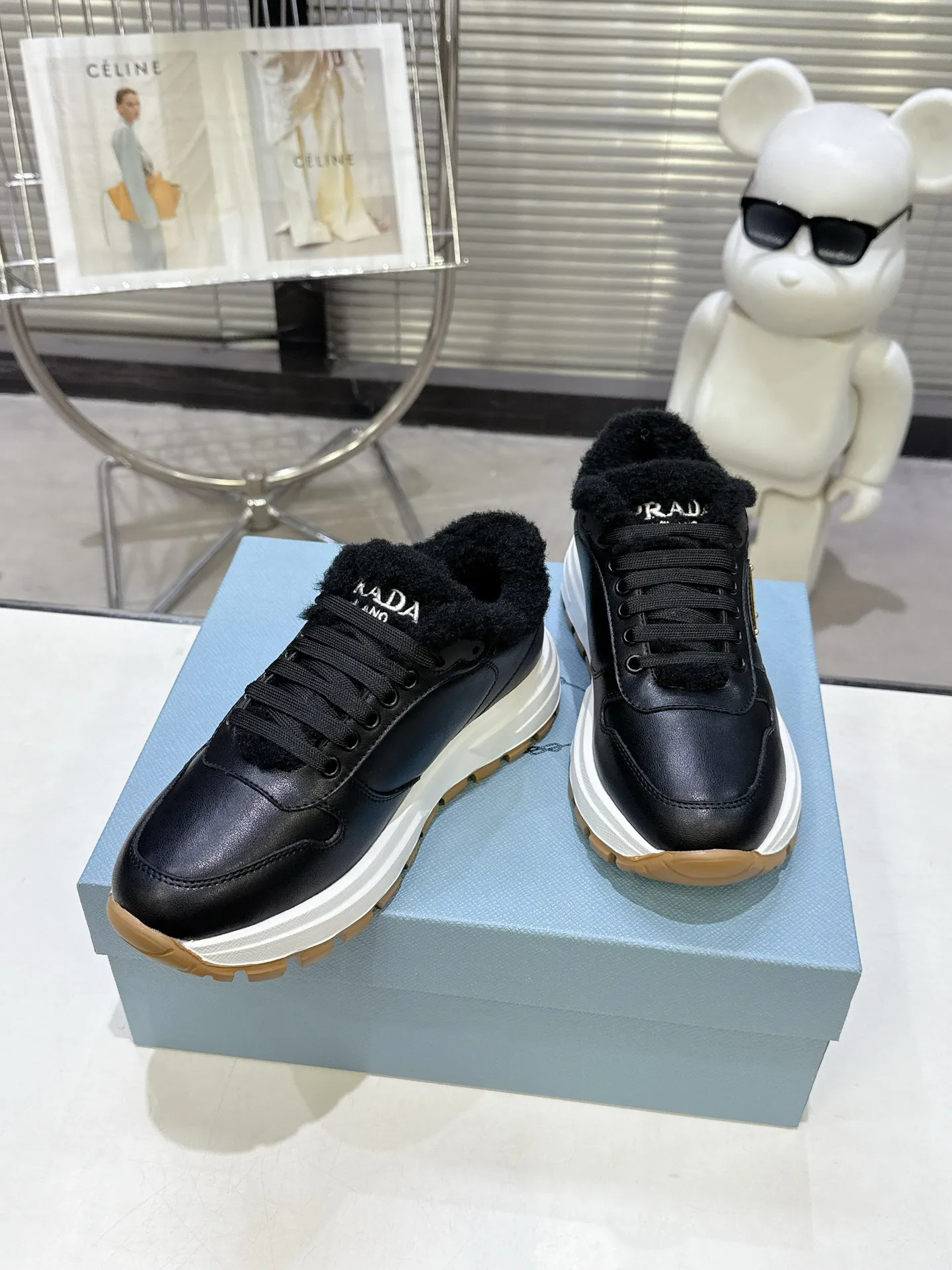 【PRADA】P: 660💰Couple style▪️Size: Women’s 35-40⚛Size: Men’s 39-44(45 customized) 2025 𝐬𝐬Prada’s new product, coming with strength! ❣️Many Internet celebrities have the same style, fashionable and versatile nice items, original shoes are developed and purchased from Italian counters, and are reproduced 1:1 according to the original taste. This year’s theme is not to be defined, embodying texture through simplicity💛From thick-soled sneakers to zigzag short boots to 2025 flat shoes, everything reveals a sure-fire momentum... It combines gentleness and handsomeness, the finishing touch for women❤️ Wear-resistant and ultra-light two-color outsole.